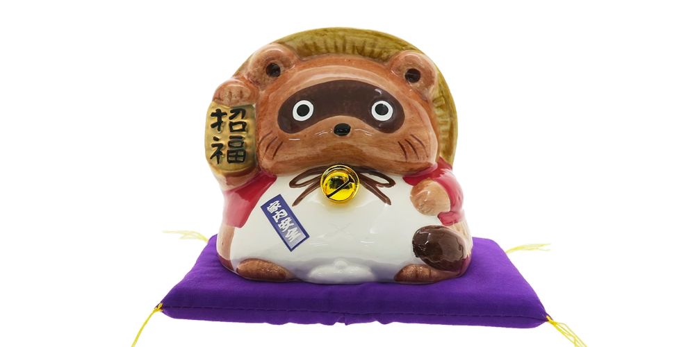 tanuki statuette
